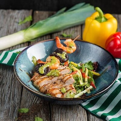 Тайский салат с куриной грудкой в Маймун по цене 690