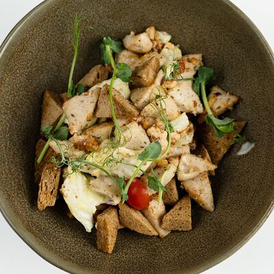 Салат c мюнхенскими колбасками в CASPARY BRAU по цене 630 ₽