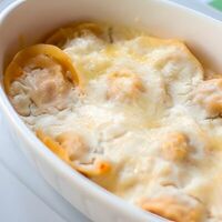 Запеченные пельмени с кроликом в сметанном соусе в Чемодан