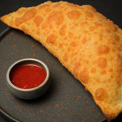 Чебурек с сыром в Гриль кинг по цене 185 ₽