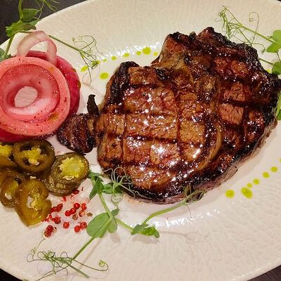 Стейк из свиной шеи в Чехов сад по цене 800 ₽