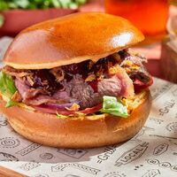 Бургер с пастрамив BBQ Beer Restaurant