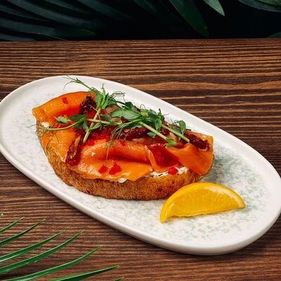 Брускетта с лососем в Хочу и буду по цене 528 ₽
