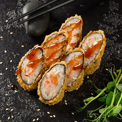 Маки темпура с лососем и креветкой спайси в Суши Профи по цене 609 ₽