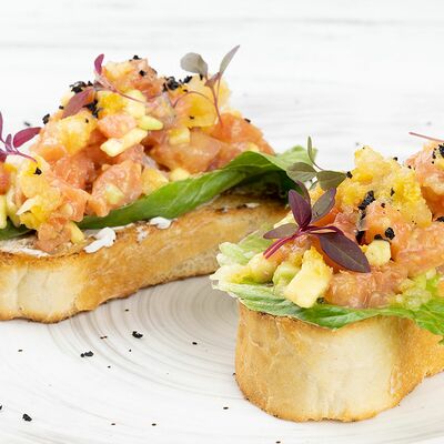 Брускетты с лососем в На речке по цене 610 ₽