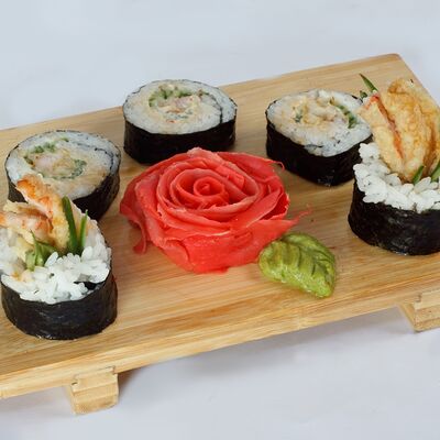 Ролл Динамит в Sushi Hero по цене 550 ₽