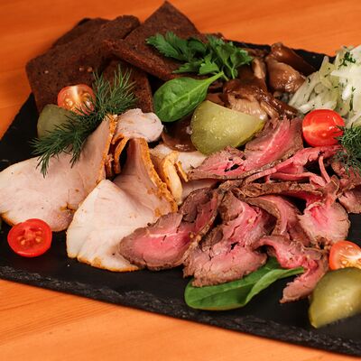 Разносолы с ростбифом и бужениной в Тот самый бар по цене 560 ₽