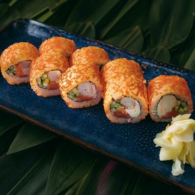 Калифорния с лососем и креветками в Sushi lovers по цене 990 ₽