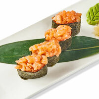 Гункан с лососем 2 шт в Sushi & Poke