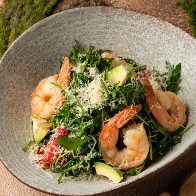 Салат с креветками, манго и авокадов Егерь по цене 1190 ₽
