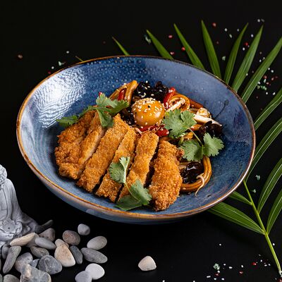 Удон с хрустящей курицей и маринованным желтком в Asiainn по цене 1080 ₽