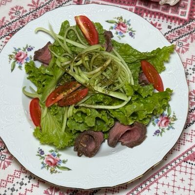 Салат с ростбифом в Трактиръ Кадриль по цене 528 ₽