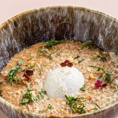 Овсяная каша с пармезаном, томатами, яйцом пашот в Avgust13 по цене 920 ₽