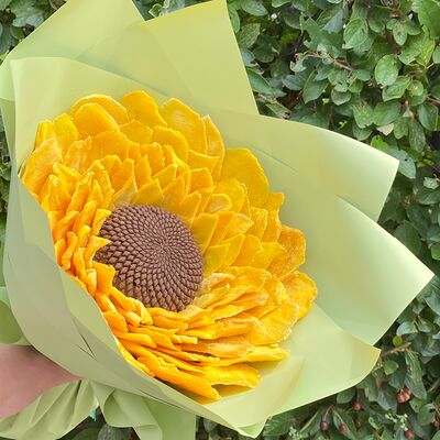 Букет подсолнух с манго и бельгийским шоколадом в Durian Экзотические фрукты по цене 3350 ₽