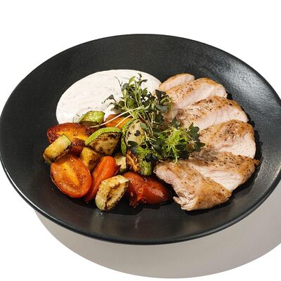 Филе индейки с орехово-сметанным соусом в Песто Тесто по цене 880 ₽