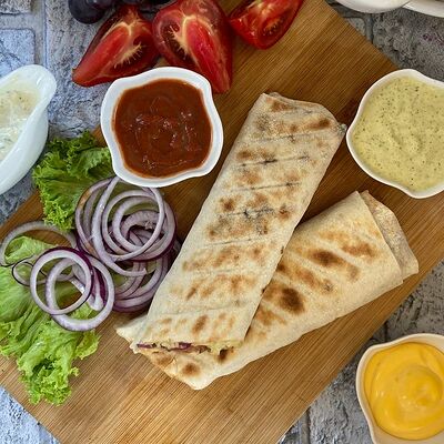 Шаурма большая с курицей в МангалРум по цене 470 ₽