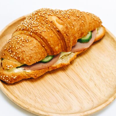 Круассан с ветчиной и сыром в Хлеб и сласти по цене 88 ₽