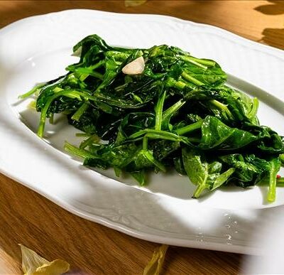 Шпинат с чесноком в Omela по цене 840 ₽