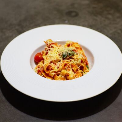 Паста с томатами и пармезаном в Cofan European kitchen & Cofanori Asian bistro по цене 450 ₽