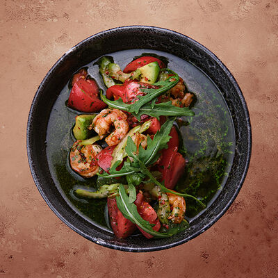 Салат с креветкой и соусом татаки в The Pivo по цене 350 ₽