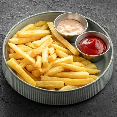 Картофель фри с соусом бургер и кетчупом в Вода & Еда по цене 325 ₽