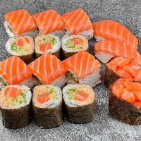 Сет Салмон в Суши и Роллы Ли