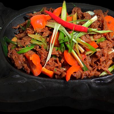 Свинина с овощами под соусом демиглас в Пусан по цене 600 ₽