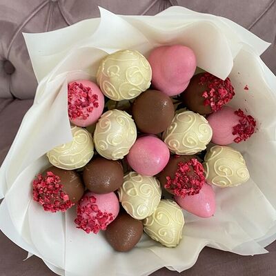 Букет из клубники в шоколаде Парижанка в Berry sweets по цене 3707 ₽