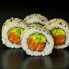 Ролл с лососем и авокадов Yummy Sushi по цене 630