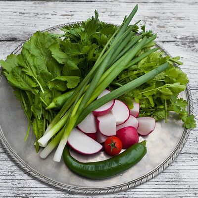 Тарелка зелени в Мацони по цене 390