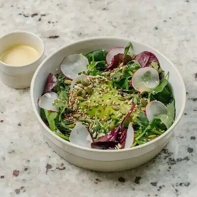 Зеленый салат с авокадо в Tin по цене 770 ₽