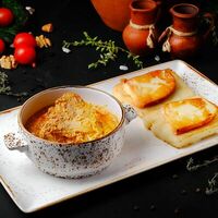 Харчо из курицы с жареной мамалыгой и копченым сулугуни в Zagorami