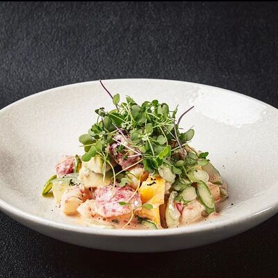 Салат с аргентинскими креветками и манго в Stand up патрики по цене 990 ₽