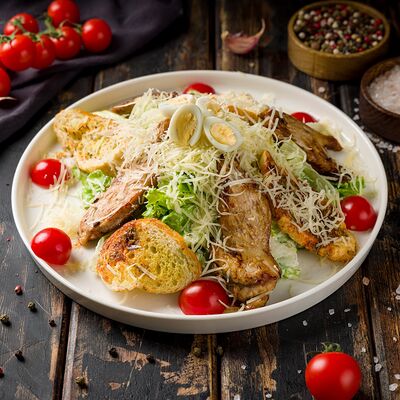 Салат Цезарь с курицей в Арарат по цене 650 ₽