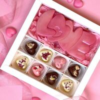 Набор шоколада Сердечки с наполнителями и шоколадки Love в Panicake