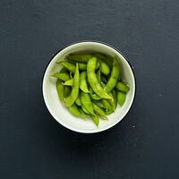 Бобы эдамамэ с маслом и солью в Ketch Up