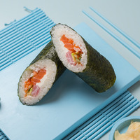 Суширрито с лососем и тунцом в Rollwell