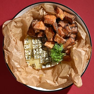 Камамбер с хрустящей тыквой в Ики изакая по цене 1100 ₽