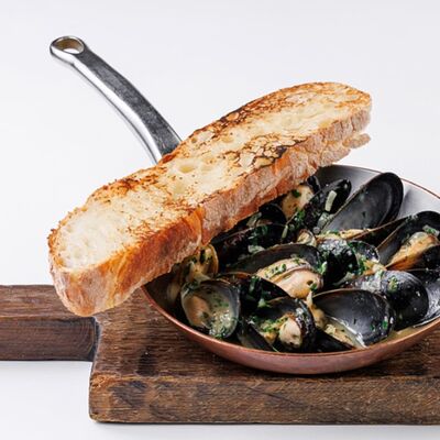 Мидии в соусе блю-чиз в Rose Bar Crocus City по цене 1500 ₽