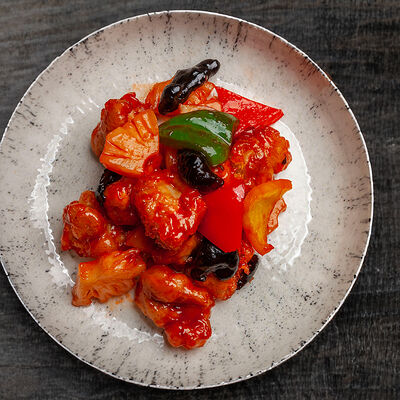 Курица в кисло-сладком соусе в Double Duck по цене 1550 ₽