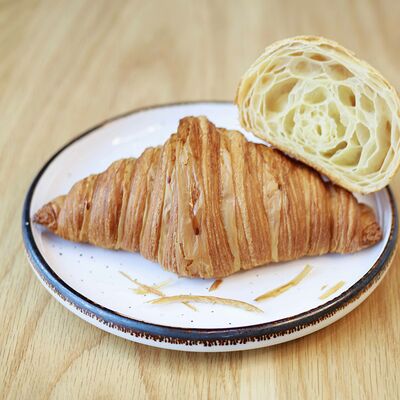 Круассан сливочный в Entree по цене 190 ₽