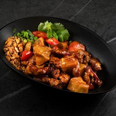 Свинина в кисло-сладком соусе с овощами в Morioka по цене 750 ₽
