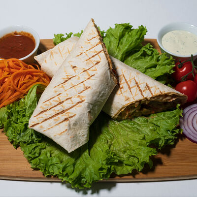 Шаурма из сочного куриного бедра (на живом огне) в BEST GRILL по цене 490 ₽