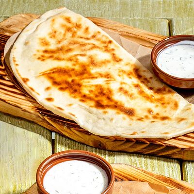 Кутаб с лососем и сыром в Хочу Пури по цене 440 ₽