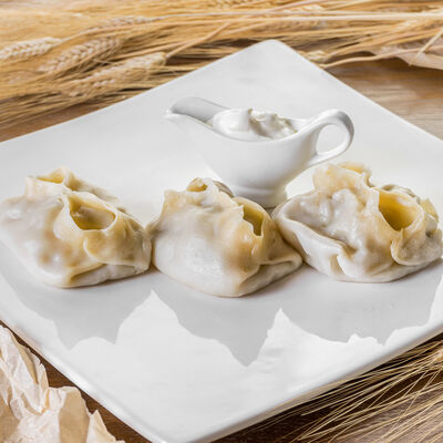 Манты с говядиной и со сметаной в Гастролавка Бородинского по цене 169 ₽