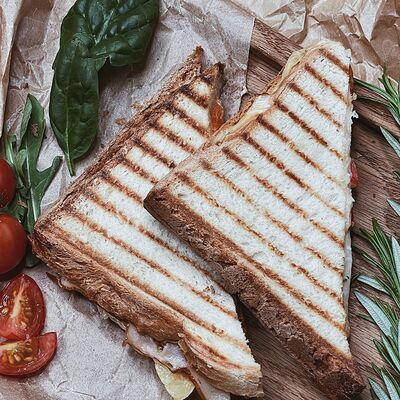 Тост с ветчиной и сыром в Jeffreys coffee shop по цене 199 ₽