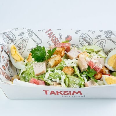 Салат Цезарь с курицей в Taksim Fast Food по цене 2890 ₸