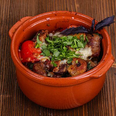 Сочная телятина в горшочке в Чито-гврито по цене 790 ₽