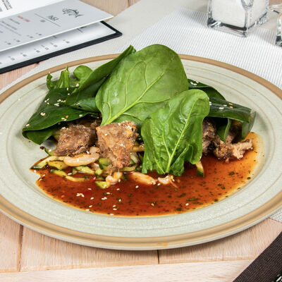 Тайский салат с хрустящей уткой в Мясо & Рыба по цене 590