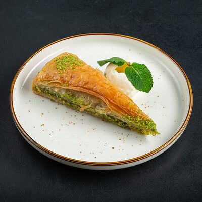 Пахлава Хавуч Дилим в Alibaba Doner по цене 475 ₽